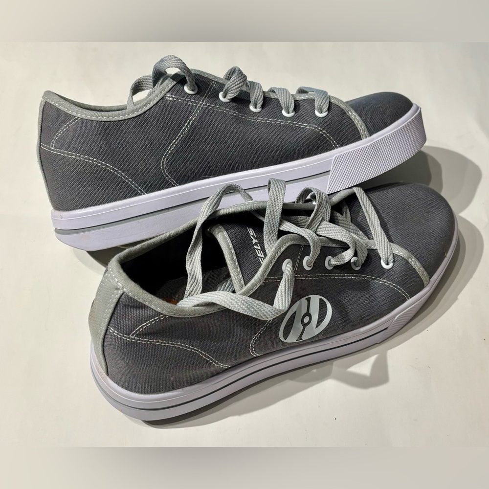 men’s Heelys size 8, model HES10455. Grey